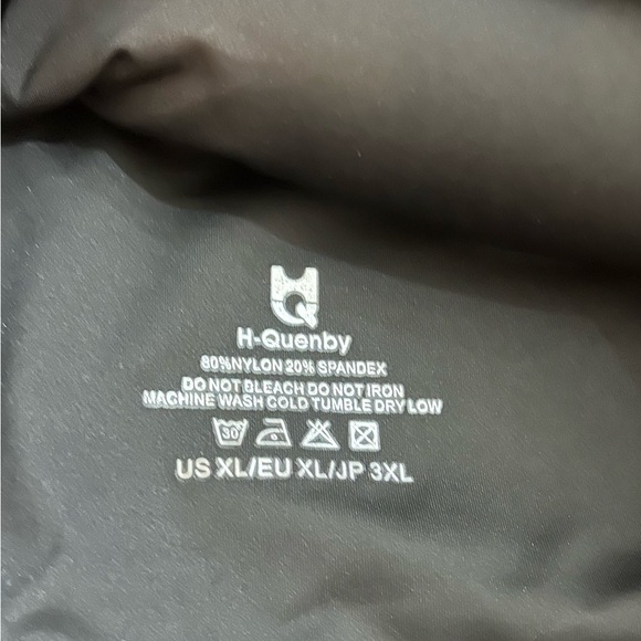 Black One-Shoulder Ribbed Top - Picture 3 of 3